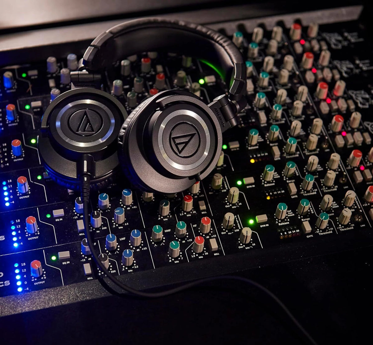 Audio-Technica ATH-AVC200 SonicPro Headphones - product view 3