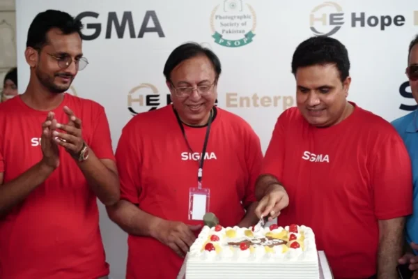 imgi_15_Sigma-Black-White-9