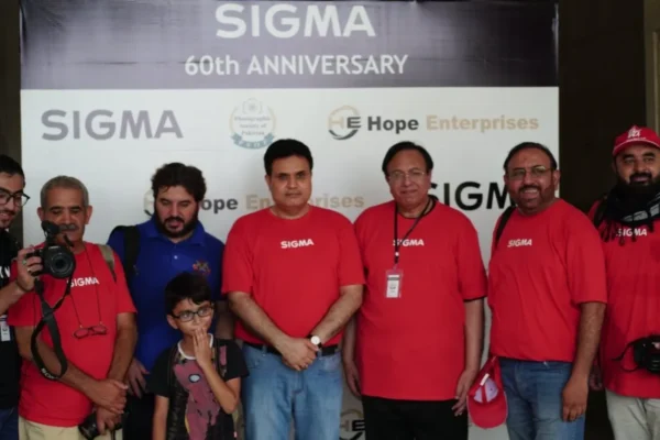 imgi_18_Sigma-Black-White-12