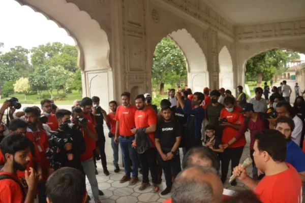 imgi_21_Sigma-Black-White-15