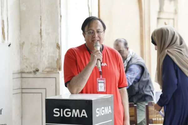 imgi_7_Sigma-Black-White-1